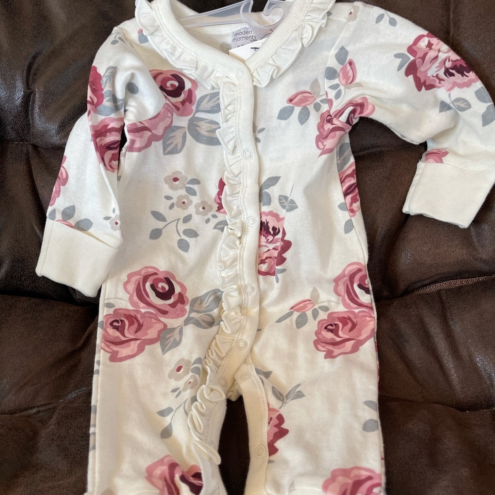 NWT 0-3 month old floral outfit